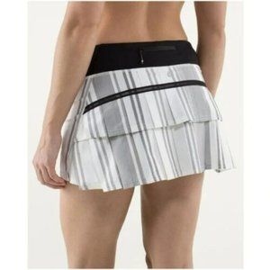 Lululemon SZ 10 Pace Setter Skirt Groovy Stripe Nimbus White Grey